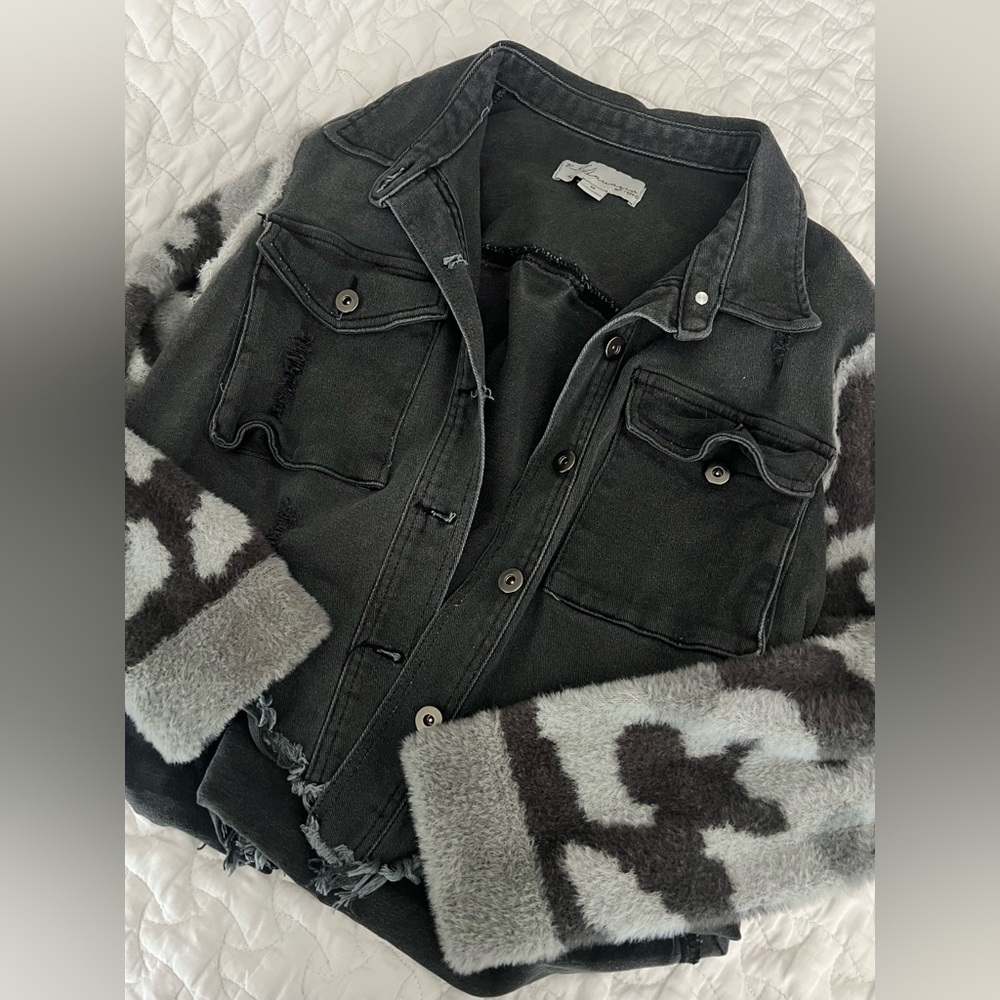 Vintage Black and Gray Jean Jacket with Classic Design